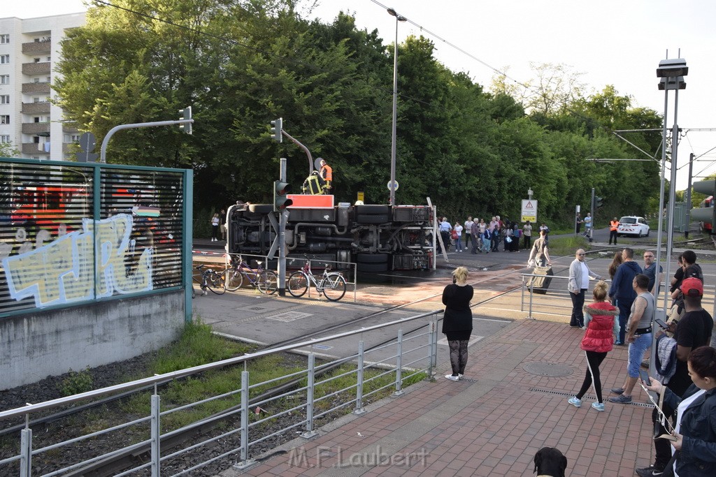 TLF 4 umgestuerzt Koeln Bocklemuend Ollenhauer Ring Militaerringstr P033.JPG - Miklos Laubert